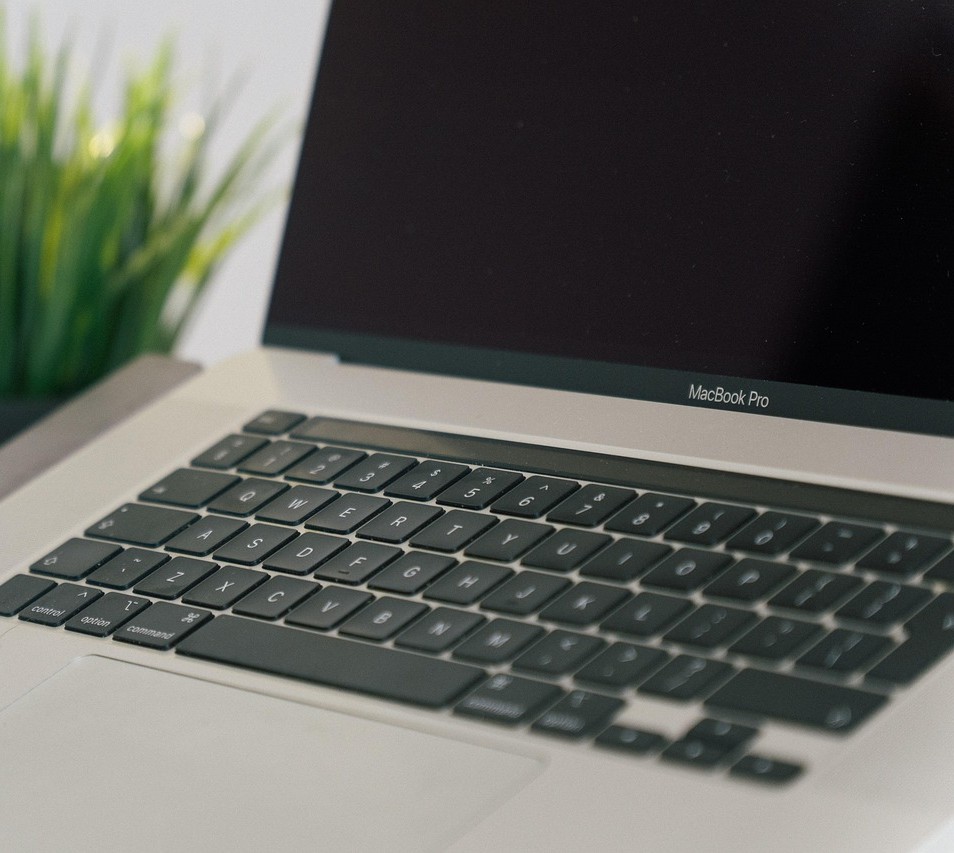 Apple 2023 MacBook Pro (16-inch, Apple M3 Max chip with 16‑core CPU and 40‑core GPU, 48GB Unified Memory, 1TB)